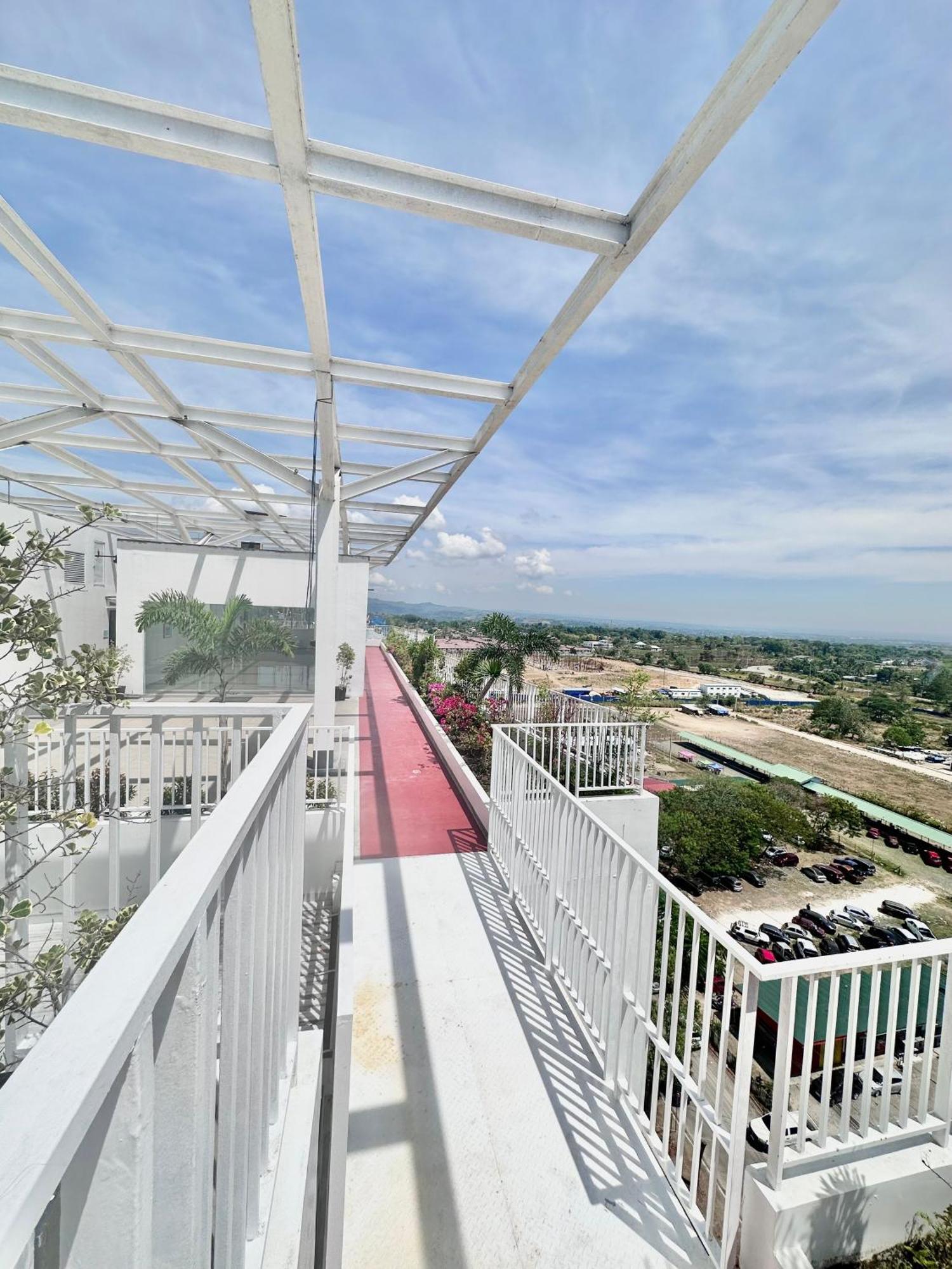 Aesthetic One Bedroom Beside Sm W Pool, Wifi And Netflix Cagayan de Oro Zewnętrze zdjęcie