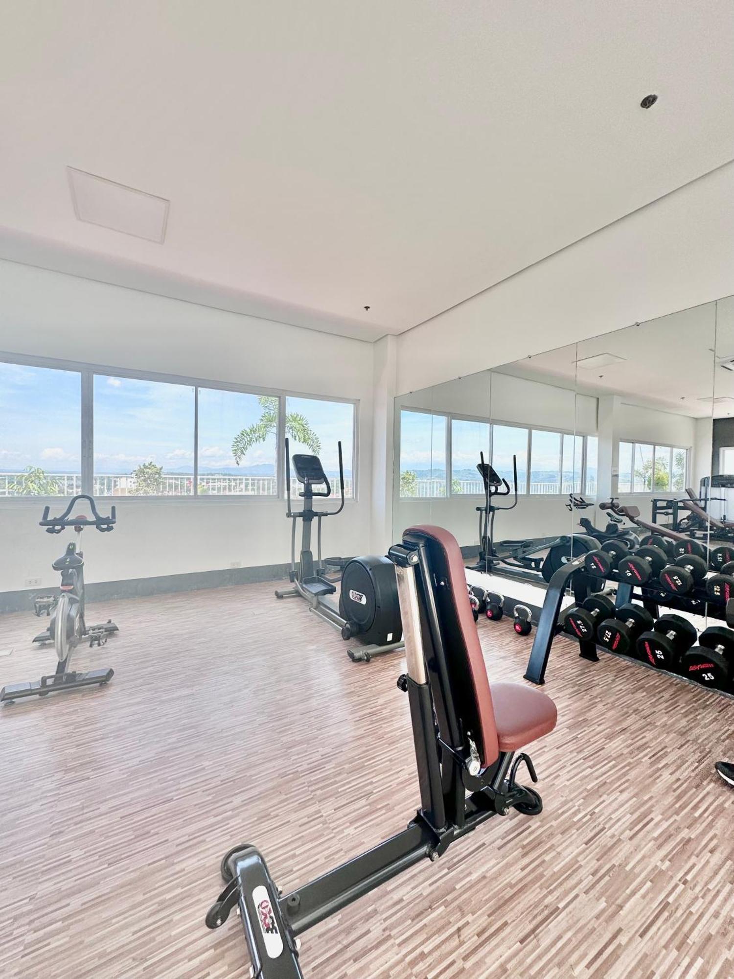 Aesthetic One Bedroom Beside Sm W Pool, Wifi And Netflix Cagayan de Oro Zewnętrze zdjęcie
